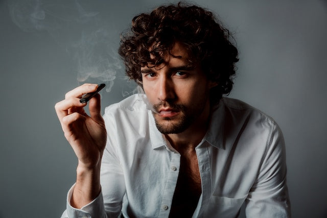 Disposable vs. Rechargeable Vape Pen - What’s The Difference?